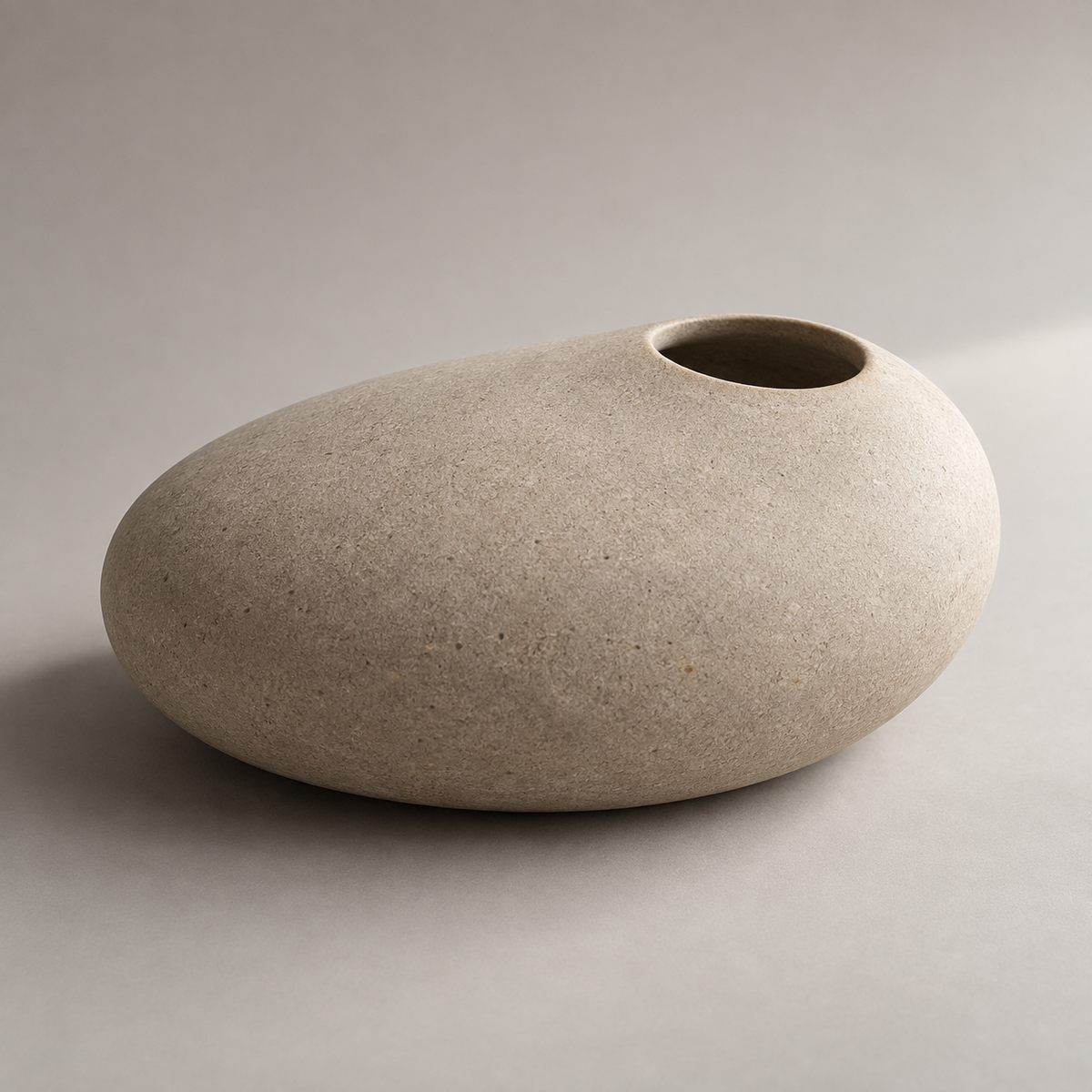 Ovelle Pebble Vase complete studio view